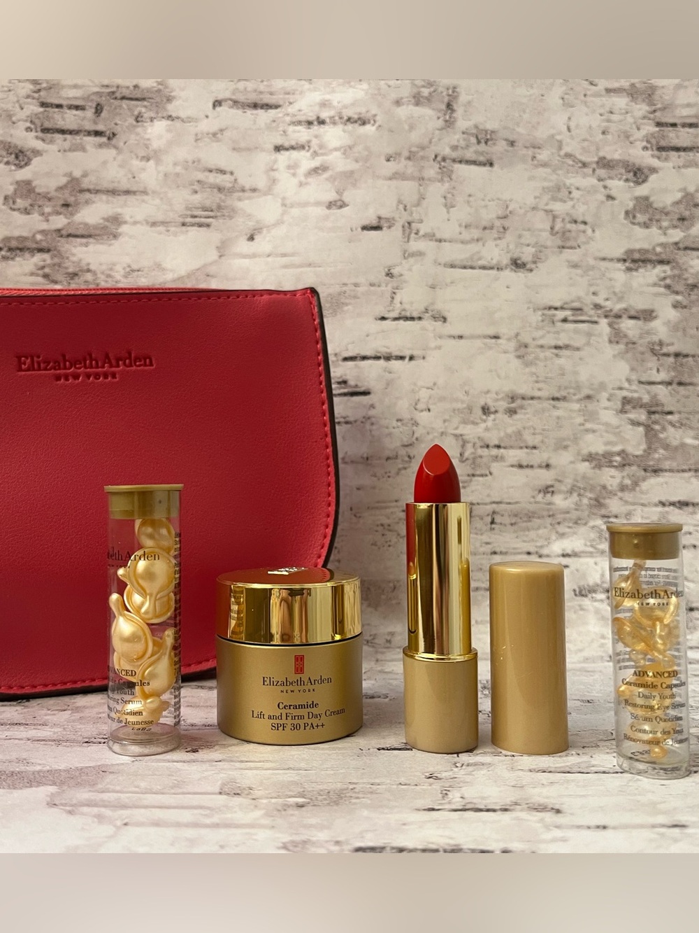 Elizabeth Arden Ceramide Gift Set Perfect Scarlett 23 SPF 30 Cosmetic Bag